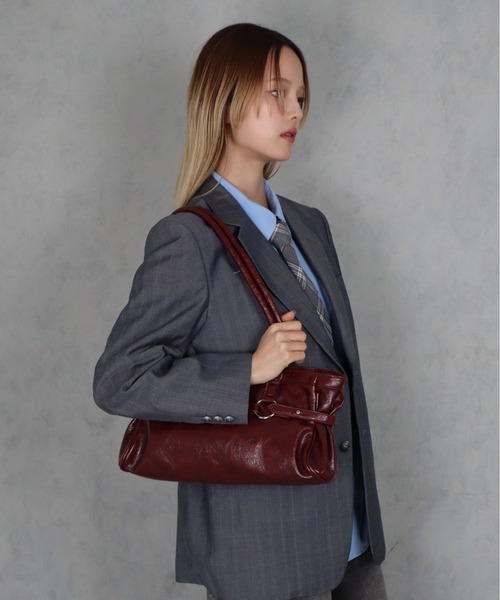 BARELY BLUE(ベアリーブルー)の「【 BARELY BLUE / ベアリーブルー 】 バックル ベルト ロング ハンドル ショルダーバッグ(ハンドバッグ・レディース・ワインレッド/ブラック/アイボリー/ブラウン・FREE)」の10枚目の写真