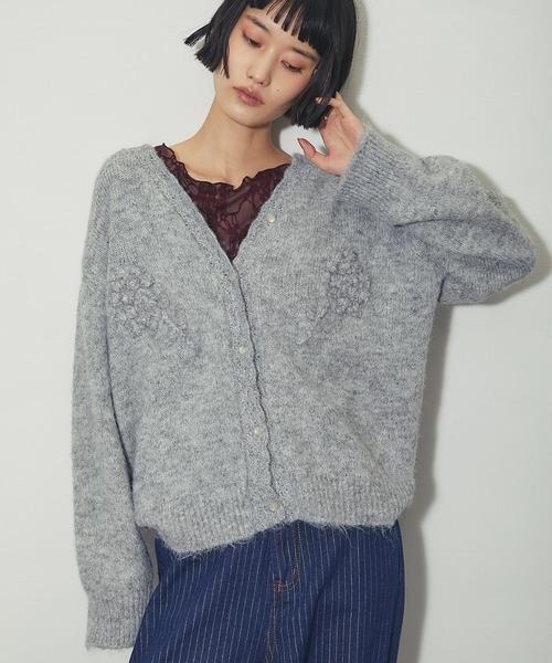 ANOTHER S(アナザーエス)の「ブークレフラワー刺繍ニットカーディガン(カーディガン/ボレロ・レディース・イエロー/グレー/ベージュ・FREE)」の4枚目の写真