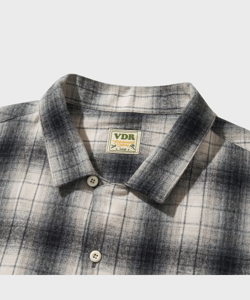 VDR(ブイディアール)の「OMBRE PLAID SHIRT(シャツ/ブラウス・メンズ・その他・LARGE/MEDIUM/X-LARGE)」の3枚目の写真