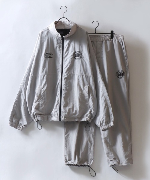 Mark Gonzales(マーク・ゴンザレス)の「MARK GONZALES ARTWORK COLLECTION/マークゴンザレス 別注 ワンポイント刺繍 ブロークコア ナイロパンツ トラックパンツ イージーパンツ(その他パンツ・メンズ・ブラック系その他/グレー系その他/ブルー系その他/ネイビー/ライトグレー/ブラック・L/XL/M)」の9枚目の写真