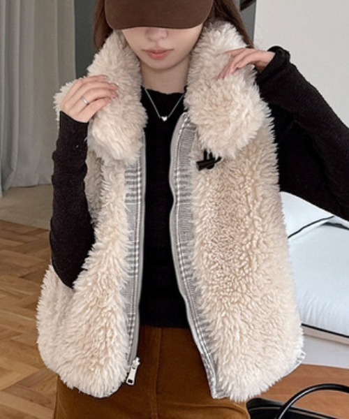 NANEA(ナネア)の「ボア襟付きベスト(その他アウター・レディース・アイボリー/ブラウン・MEDIUM/LARGE)」の1枚目の写真
