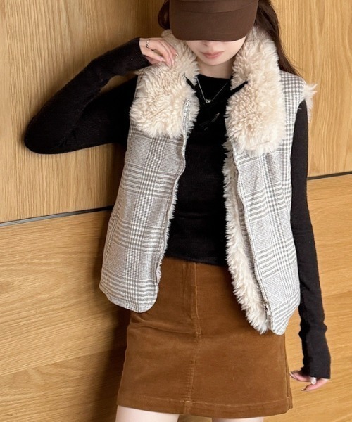 NANEA(ナネア)の「ボア襟付きベスト(その他アウター・レディース・アイボリー/ブラウン・MEDIUM/LARGE)」の6枚目の写真