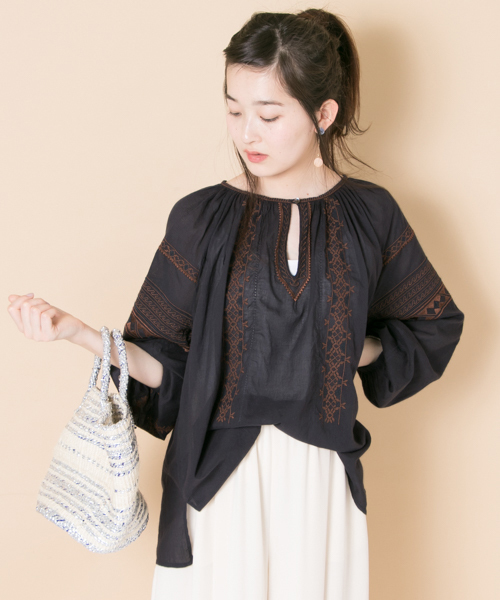 URBAN RESEARCH(アーバンリサーチ)の「india刺繍チュニックブラウス(シャツ/ブラウス・レディース・オフホワイト/ネイビー・FREE)」の15枚目の写真