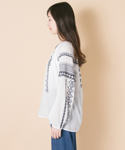 URBAN RESEARCH(アーバンリサーチ)の「india刺繍チュニックブラウス(シャツ/ブラウス・レディース・オフホワイト/ネイビー・FREE)」の18枚目の写真