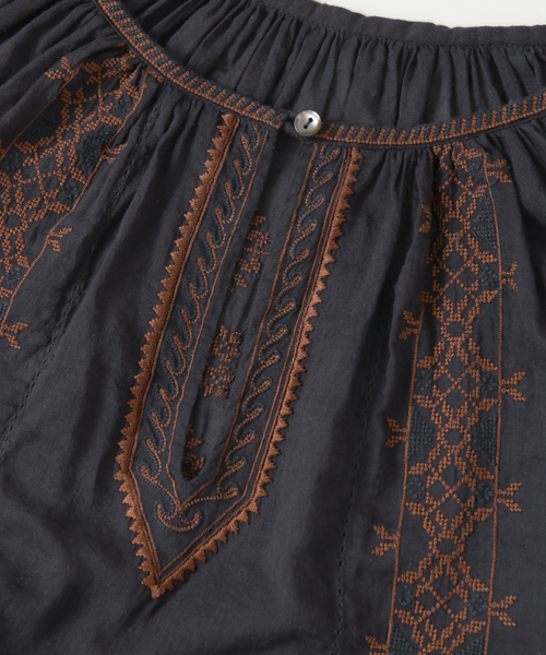 URBAN RESEARCH(アーバンリサーチ)の「india刺繍チュニックブラウス(シャツ/ブラウス・レディース・オフホワイト/ネイビー・FREE)」の9枚目の写真