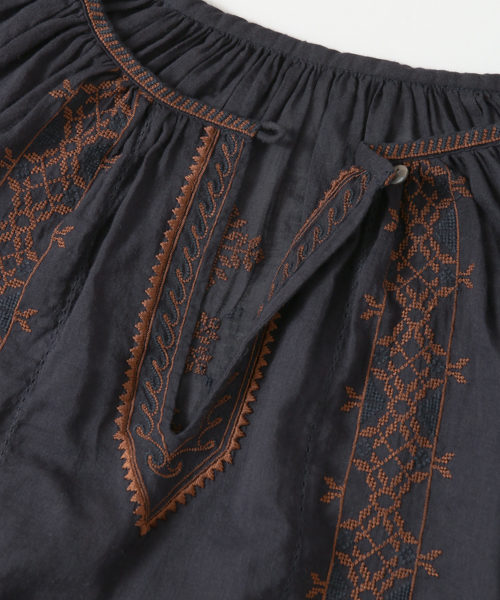 URBAN RESEARCH(アーバンリサーチ)の「india刺繍チュニックブラウス(シャツ/ブラウス・レディース・オフホワイト/ネイビー・FREE)」の10枚目の写真