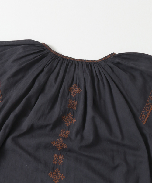 URBAN RESEARCH(アーバンリサーチ)の「india刺繍チュニックブラウス(シャツ/ブラウス・レディース・オフホワイト/ネイビー・FREE)」の6枚目の写真