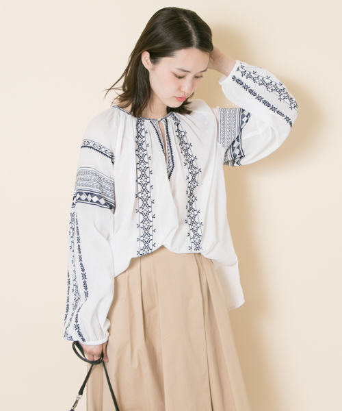 URBAN RESEARCH(アーバンリサーチ)の「india刺繍チュニックブラウス(シャツ/ブラウス・レディース・オフホワイト/ネイビー・FREE)」の21枚目の写真