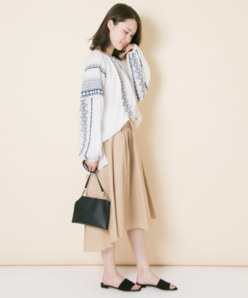 URBAN RESEARCH(アーバンリサーチ)の「india刺繍チュニックブラウス(シャツ/ブラウス・レディース・オフホワイト/ネイビー・FREE)」の22枚目の写真