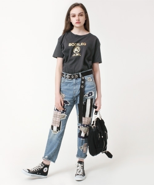 RNA(アールエヌエー)の「M0780 BOOTLEG JUNK Tシャツ(Tシャツ/カットソー・レディース・ホワイト/ブラック/ダークベージュ・MEDIUM)」の9枚目の写真
