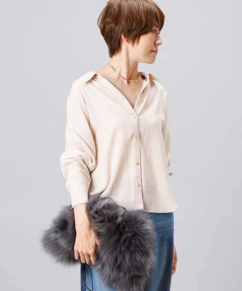 RIVE DROITE（リヴドロワ）の「ドルマンスリーブシャツ（シャツ/ブラウス・レディース・ネイビー/オフホワイト/ライトベージュ・FREE）」の2枚目の写真