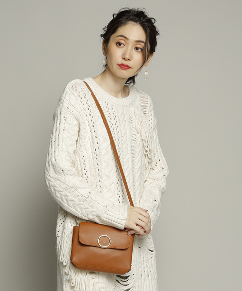 PLAIN CLOTHING（プレーンクロージング）の「フロントサークルショルダーバッグ【PLAIN CLOTHING】（ショルダーバッグ・レディース・ベージュ/ピンク/キャメル/ライトグレー/ブラック/ワイン・FREE）」の4枚目の写真