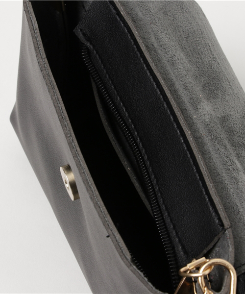 PLAIN CLOTHING（プレーンクロージング）の「フロントサークルショルダーバッグ【PLAIN CLOTHING】（ショルダーバッグ・レディース・ベージュ/ピンク/キャメル/ライトグレー/ブラック/ワイン・FREE）」の7枚目の写真