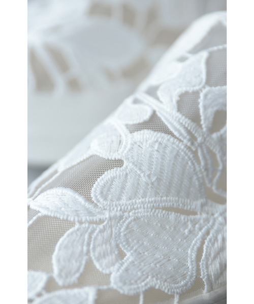 透けるレースのエレガントな花柄レーススリッポン（スリッポン