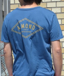 ALMOND/アーモンド Decades Tee