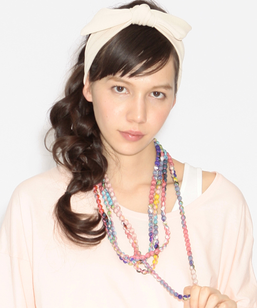 BEAMS BOY（ビームスボーイ）の「BEAMS BOY / シルクウッドネックレス（ネックレス・レディース・ピンク/ネイビー/その他1/その他2・ONE SIZE）」の4枚目の写真