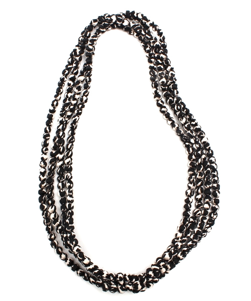 BEAMS BOY（ビームスボーイ）の「BEAMS BOY / シルクウッドネックレス（ネックレス・レディース・ピンク/ネイビー/その他1/その他2・ONE SIZE）」の3枚目の写真