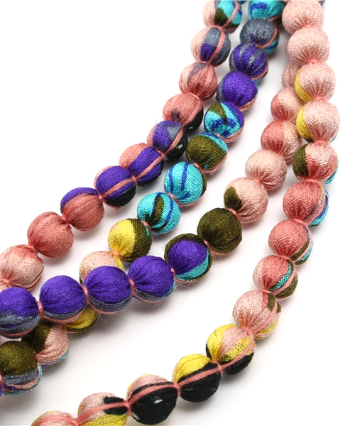 BEAMS BOY（ビームスボーイ）の「BEAMS BOY / シルクウッドネックレス（ネックレス・レディース・ピンク/ネイビー/その他1/その他2・ONE SIZE）」の6枚目の写真