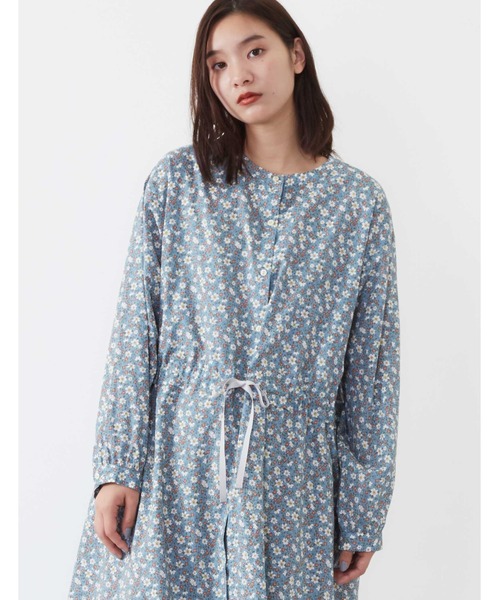 POU DOU DOU(プードゥドゥ)の「フラワープリントウエストドロストワンピース(ワンピース・レディース・ネイビー/ブルー・3)」の13枚目の写真