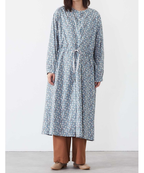 POU DOU DOU(プードゥドゥ)の「フラワープリントウエストドロストワンピース(ワンピース・レディース・ネイビー/ブルー・3)」の14枚目の写真