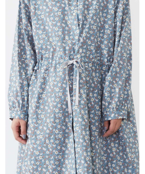 POU DOU DOU(プードゥドゥ)の「フラワープリントウエストドロストワンピース(ワンピース・レディース・ネイビー/ブルー・3)」の17枚目の写真