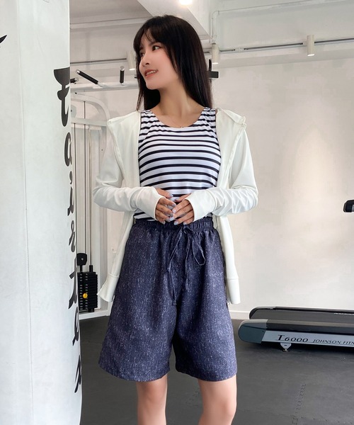 Angel Luna（エンジェルルナ）の「【2色 6点セット】大人カジュアルなスポーツウェア5点セットマスク1枚付き! 2020新作（ラッシュガード・レディース・ホワイト・LL/M/L）」の3枚目の写真