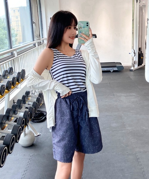 Angel Luna（エンジェルルナ）の「【2色 6点セット】大人カジュアルなスポーツウェア5点セットマスク1枚付き! 2020新作（ラッシュガード・レディース・ホワイト・LL/M/L）」の9枚目の写真