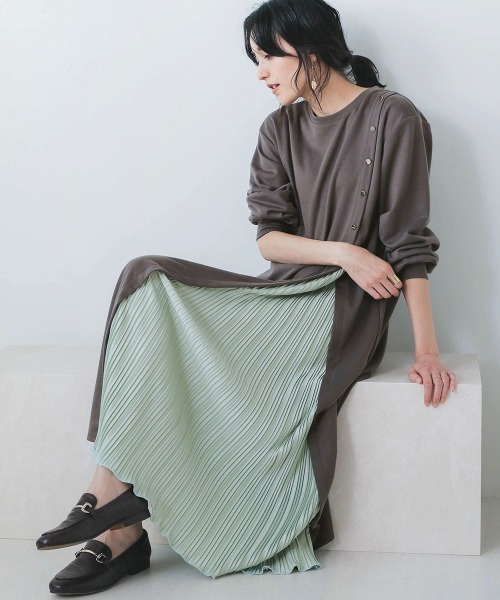 Bou Jeloud（ブージュルード）の「サイドスリットボタン付き長袖ワンピース（ワンピース・レディース・チャコールグレー/ブラック/グリーン/A/B/C/D・38/TALL）」の4枚目の写真