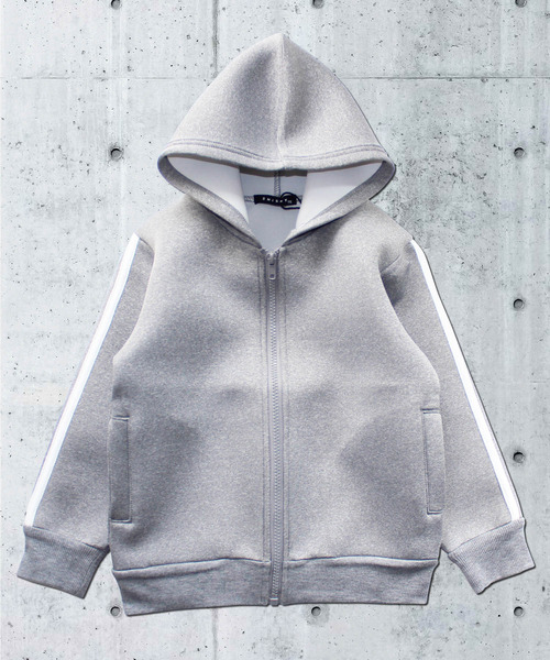 THE CASUAL（カジュアル）の「2本ライン ジップアップ パーカー サンドイッチダンボール キッズ（パーカー・キッズ・ネイビー/杢グレー/ブラック/ブラック系その他・130cm/150cm/120cm/160cm/140cm/110cm）」の3枚目の写真