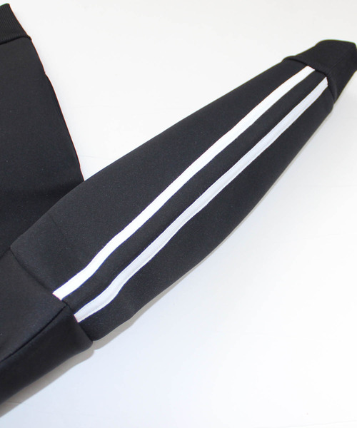 THE CASUAL（カジュアル）の「2本ライン ジップアップ パーカー サンドイッチダンボール キッズ（パーカー・キッズ・ネイビー/杢グレー/ブラック/ブラック系その他・130cm/150cm/120cm/160cm/140cm/110cm）」の5枚目の写真