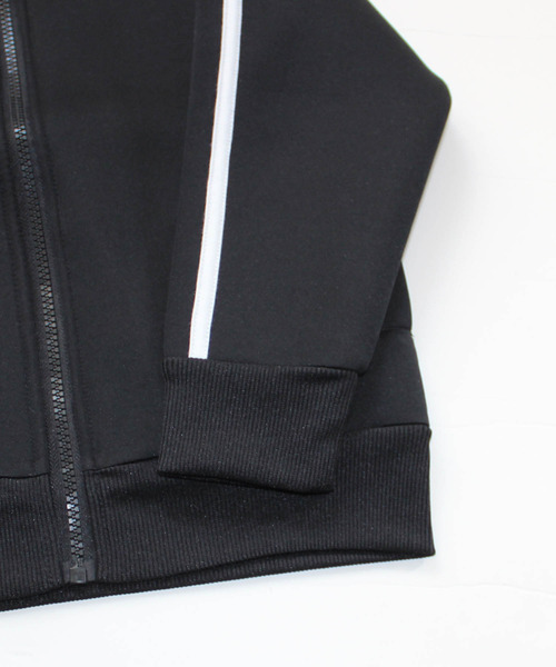 THE CASUAL（カジュアル）の「2本ライン ジップアップ パーカー サンドイッチダンボール キッズ（パーカー・キッズ・ネイビー/杢グレー/ブラック/ブラック系その他・130cm/150cm/120cm/160cm/140cm/110cm）」の6枚目の写真