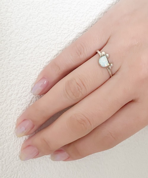 Indian Jewelry(インディアンジュエリー)の「THEATER シアター ランダムカットデザインオパールリング Made in USA(リング・レディース・ホワイト/ピンク/オレンジ/ブルー・#9/#11/#12/#6/#8/#10/#7)」の2枚目の写真