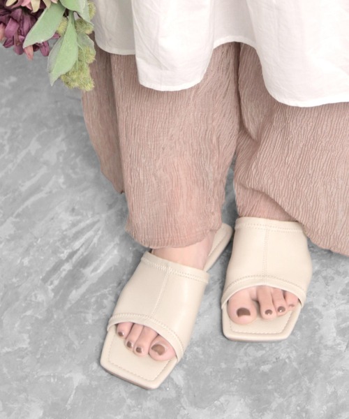 SOROTTO（ソロット）の「ソフトスクエアトゥサンダル（サンダル・レディース・ホワイト/ブラック/グレイッシュベージュ/ブルー・LL/S/M/L）」の2枚目の写真