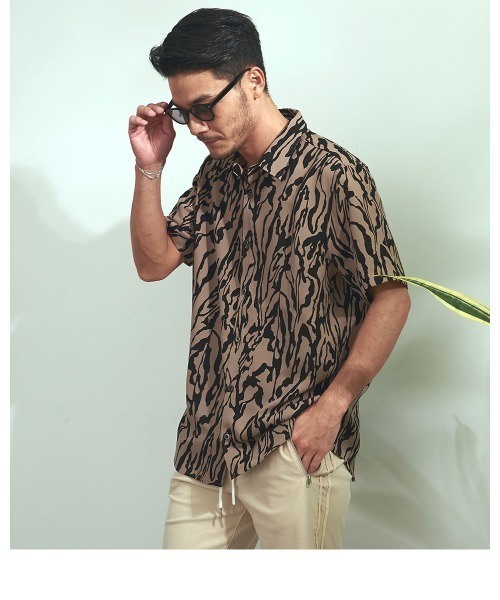 GOSTAR DE FUGA（ゴスタール ジフーガ）の「『GOSTAR DE FUGA』ゼブラ総柄半袖シャツ（シャツ/ブラウス・メンズ・ホワイト/ベージュ・M/L）」の8枚目の写真