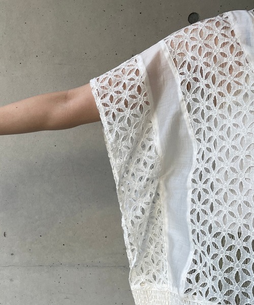 CAPRICIEUX LE'MAGE（カプリシューレマージュ）の「パッチワークレースポンチョブラウス（シャツ/ブラウス・レディース・ブラック/オフホワイト・FREE）」の19枚目の写真