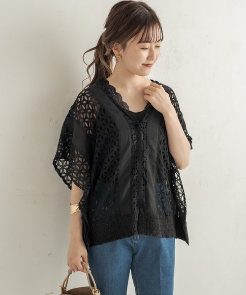 CAPRICIEUX LE'MAGE（カプリシューレマージュ）の「パッチワークレースポンチョブラウス（シャツ/ブラウス・レディース・ブラック/オフホワイト・FREE）」の6枚目の写真
