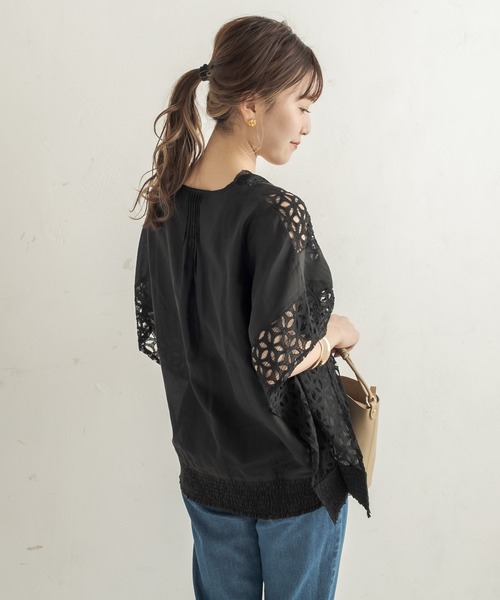 CAPRICIEUX LE'MAGE（カプリシューレマージュ）の「パッチワークレースポンチョブラウス（シャツ/ブラウス・レディース・ブラック/オフホワイト・FREE）」の11枚目の写真