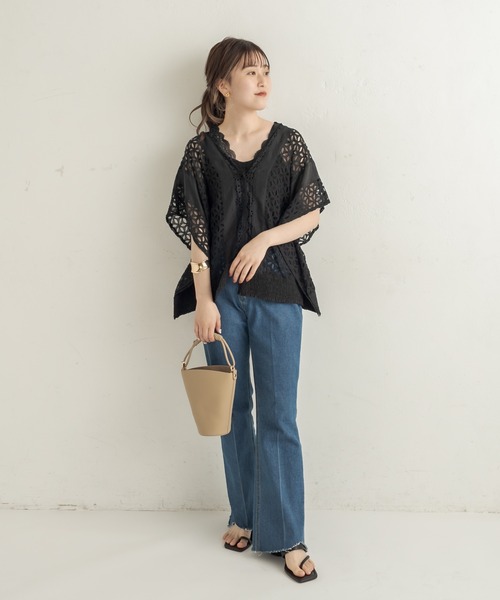 CAPRICIEUX LE'MAGE（カプリシューレマージュ）の「パッチワークレースポンチョブラウス（シャツ/ブラウス・レディース・ブラック/オフホワイト・FREE）」の17枚目の写真