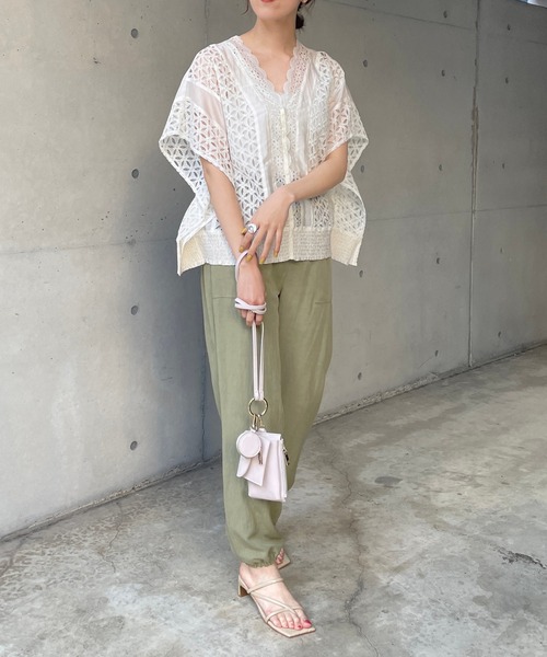 CAPRICIEUX LE'MAGE（カプリシューレマージュ）の「パッチワークレースポンチョブラウス（シャツ/ブラウス・レディース・ブラック/オフホワイト・FREE）」の5枚目の写真