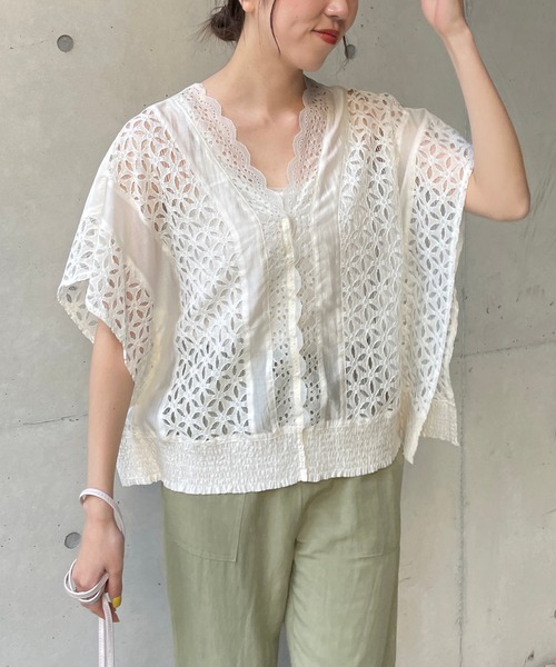 CAPRICIEUX LE'MAGE（カプリシューレマージュ）の「パッチワークレースポンチョブラウス（シャツ/ブラウス・レディース・ブラック/オフホワイト・FREE）」の9枚目の写真