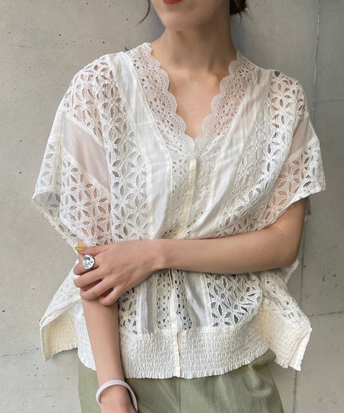 CAPRICIEUX LE'MAGE（カプリシューレマージュ）の「パッチワークレースポンチョブラウス（シャツ/ブラウス・レディース・ブラック/オフホワイト・FREE）」の12枚目の写真