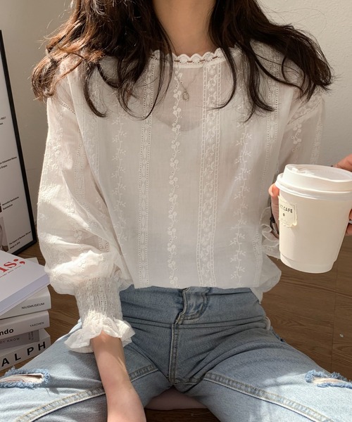 ABITOKYO（アビトーキョー）の「フラワーレースボリュームスリーブブラウス（シャツ/ブラウス・レディース・ホワイト/ネイビー/ブラック/ベージュ/グレー/ブルー/グリーン/ブラウン・FREE）」の9枚目の写真