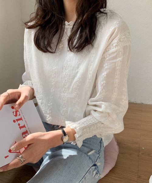 ABITOKYO（アビトーキョー）の「フラワーレースボリュームスリーブブラウス（シャツ/ブラウス・レディース・ホワイト/ネイビー/ブラック/ベージュ/グレー/ブルー/グリーン/ブラウン・FREE）」の18枚目の写真