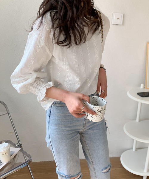 ABITOKYO（アビトーキョー）の「フラワーレースボリュームスリーブブラウス（シャツ/ブラウス・レディース・ホワイト/ネイビー/ブラック/ベージュ/グレー/ブルー/グリーン/ブラウン・FREE）」の19枚目の写真