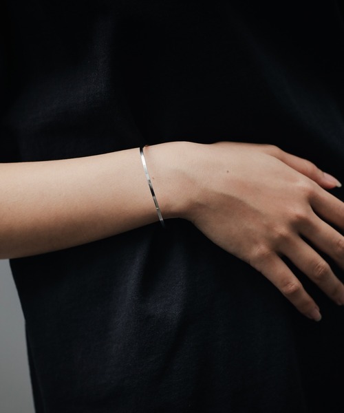 PBLIM（ページボーイリム）の「【PAGEBOYLIM】メタルバングル（ブレスレット・レディース・シルバー・FREE）」の2枚目の写真