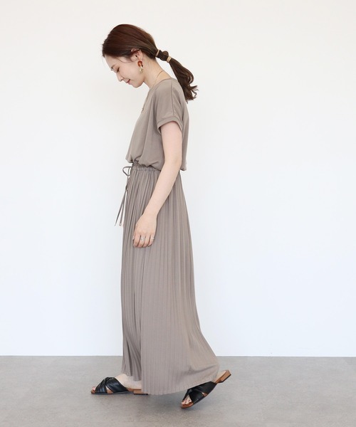 AMERICAN HOLIC(アメリカンホリック)の「プリーツカットワンピース(ワンピース・レディース・ブラック/サックスブルー/アイボリー/モカ・FREE)」の16枚目の写真