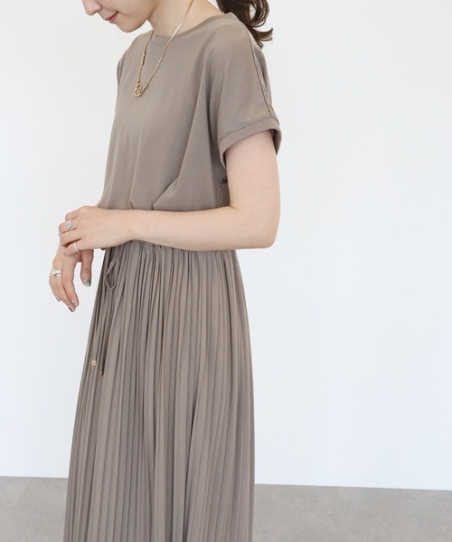 AMERICAN HOLIC(アメリカンホリック)の「プリーツカットワンピース(ワンピース・レディース・ブラック/サックスブルー/アイボリー/モカ・FREE)」の17枚目の写真