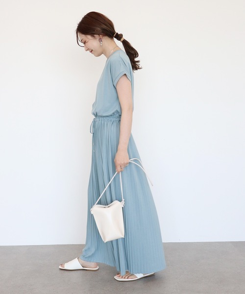 AMERICAN HOLIC(アメリカンホリック)の「プリーツカットワンピース(ワンピース・レディース・ブラック/サックスブルー/アイボリー/モカ・FREE)」の18枚目の写真