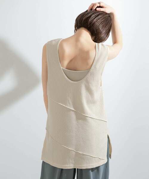 KBF(ケイビーエフ)の「BACKオープンメローリブタンクトップ(タンクトップ・レディース・アイボリー/ベージュ/グリーン・ONE)」の2枚目の写真