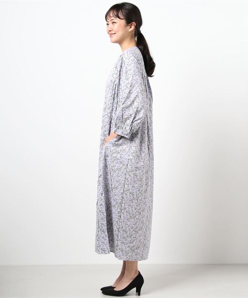 Samansa Mos2（サマンサ モスモス）の「綿レーヨン花プリントワンピース（ワンピース・レディース・キナリ/ブラック/グレー・ﾌﾘ-）」の5枚目の写真